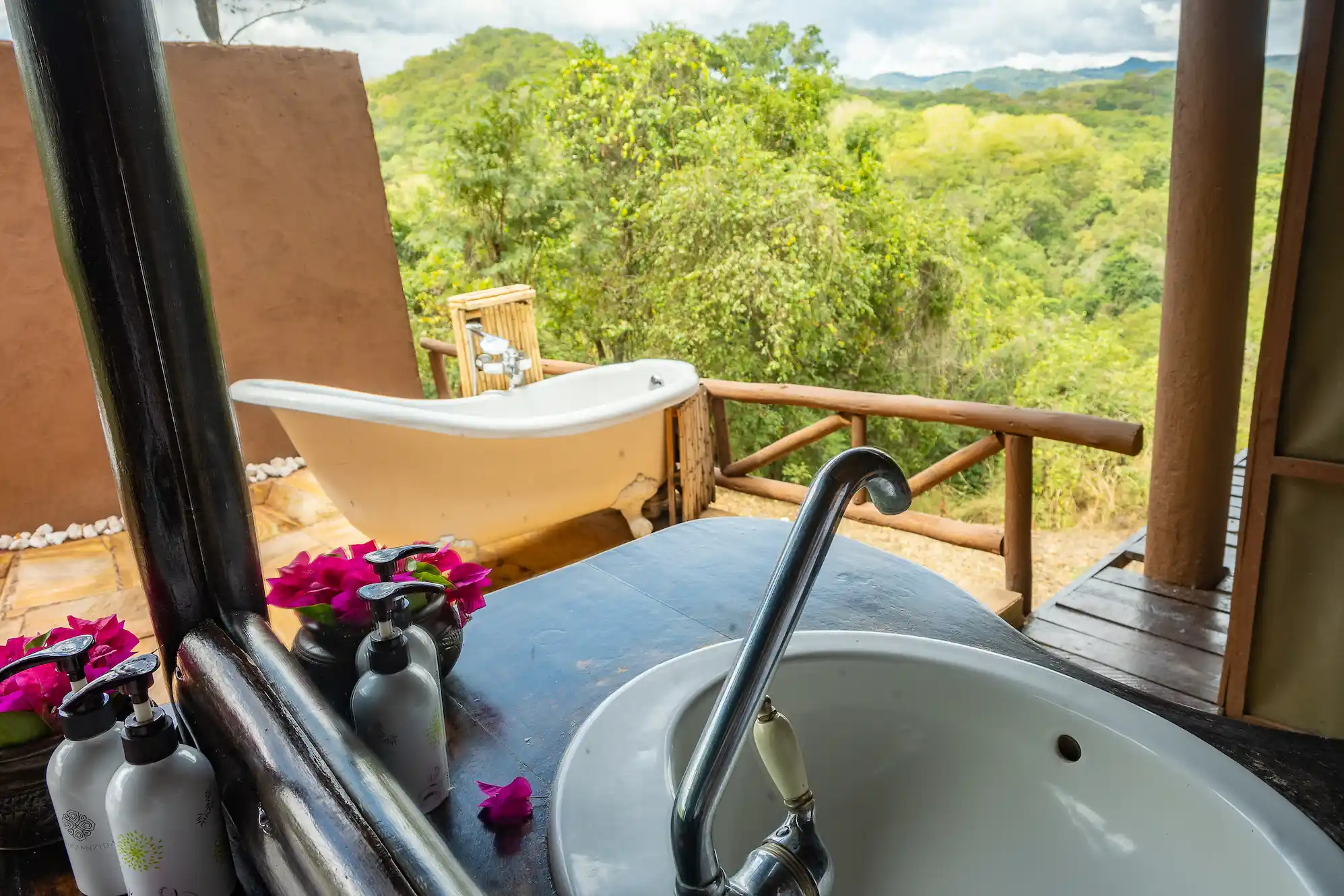The Forest Suite Open Air Bathroom